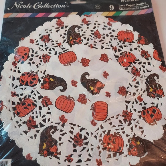 Vintage Nicole Collection Lace Paper Doilies - Picture 4 of 6